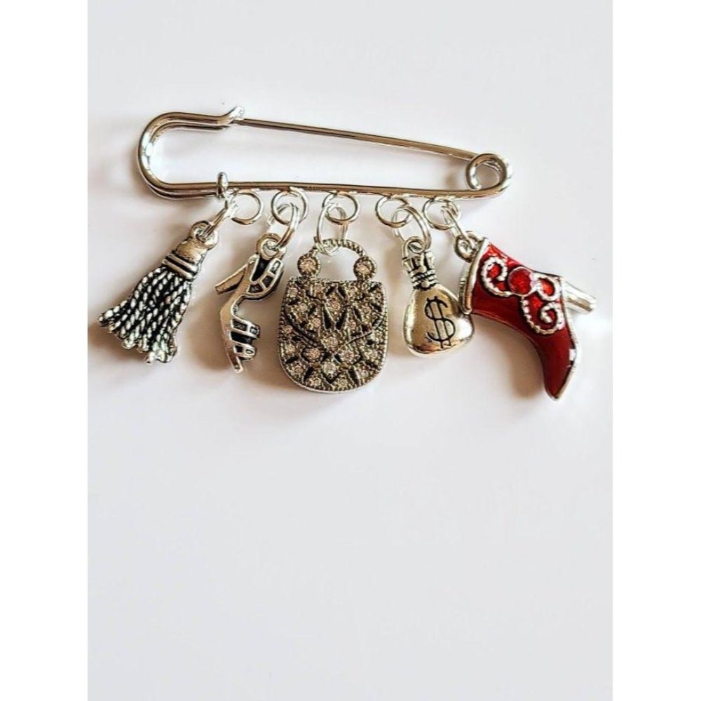 5 charms pin